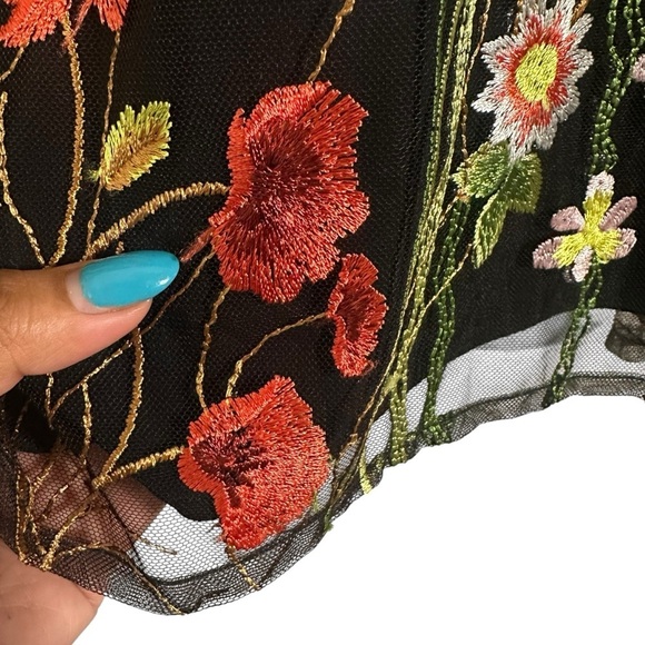 Caroline Rose Garden Walk Embroidered Floral Tunic Blouse Black Mesh Size Small - Picture 12 of 15